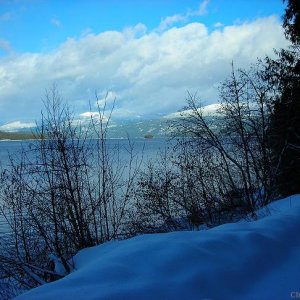 walk_by_the_lake