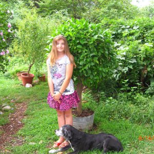 Hyia_and_Mary_in_front_of_tree